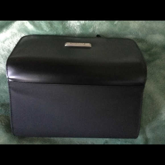 Accesorize with bag with Attachable straps. NWOT - Picture 2 of 8